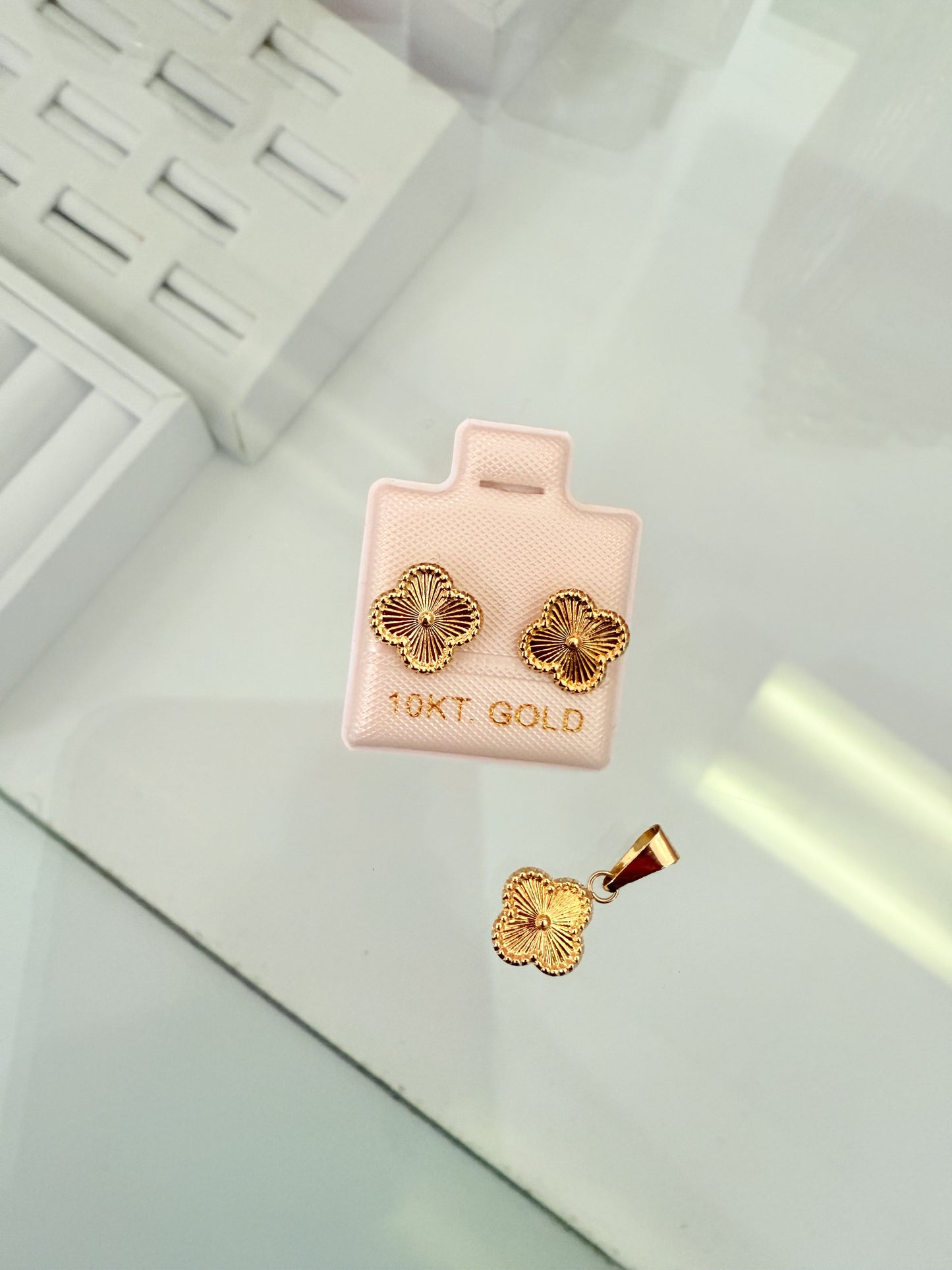 Set Clover en Oro 10K