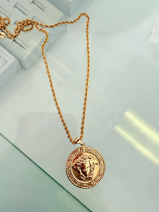 Medusa cadena Oro 10K